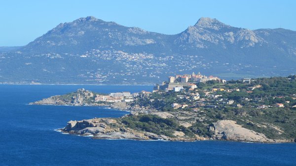 Bien choisir des vacances en location de mobil home en Corse du Nord